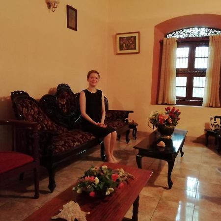 Old Parkland Hostel Галле Экстерьер фото